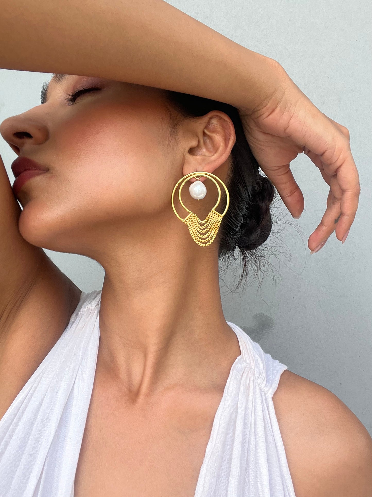 Ahilya Earrings (Detachable pearl)