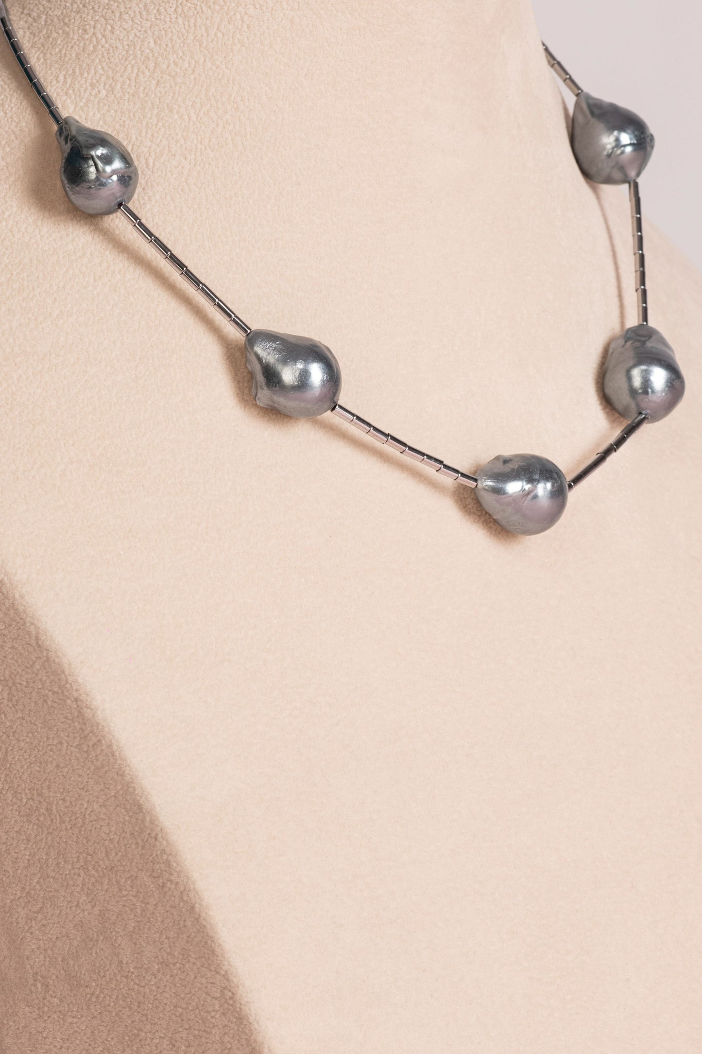 Baroque Pearl Necklace - Grey
