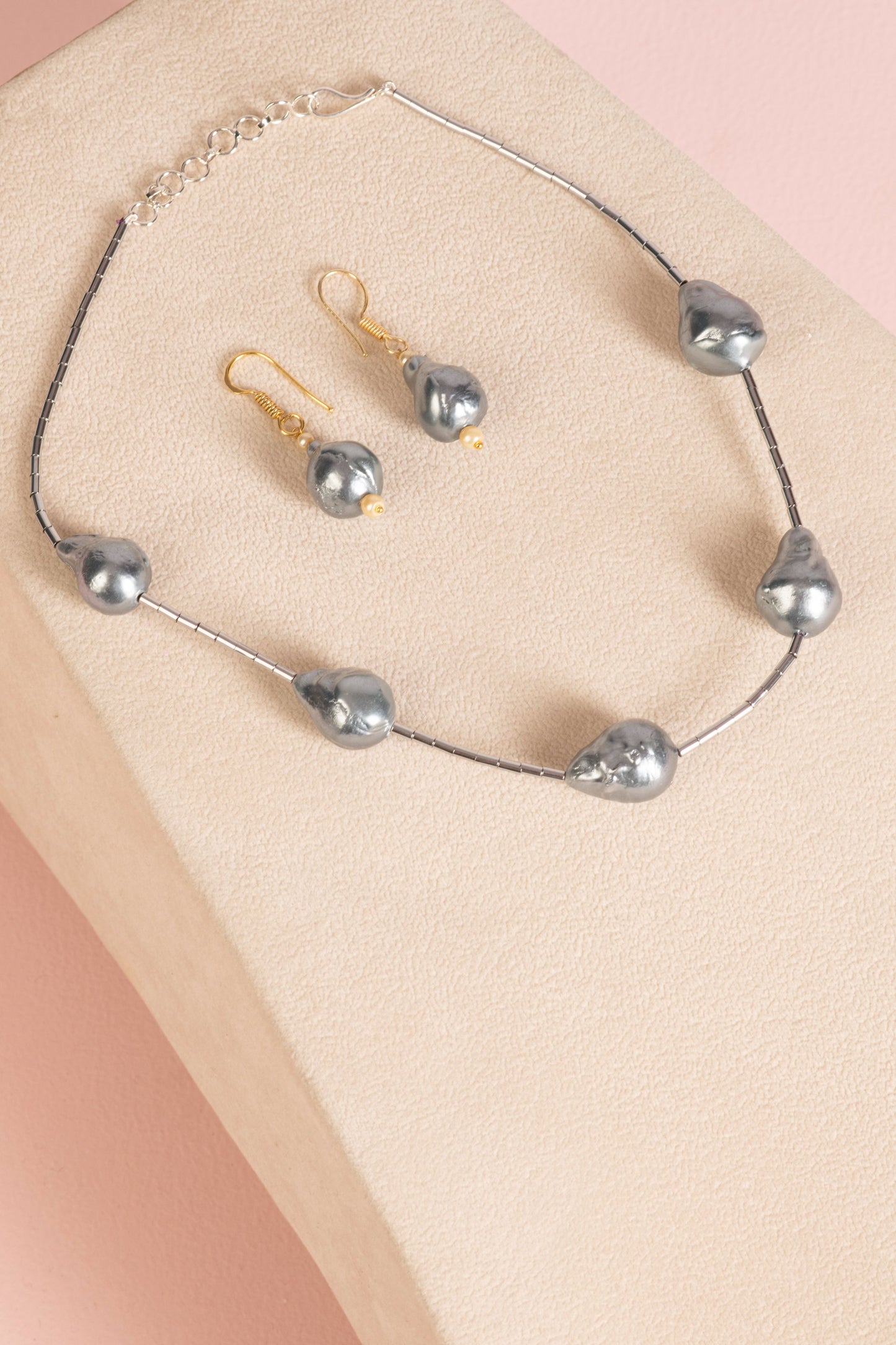 Baroque Pearl Necklace - Grey