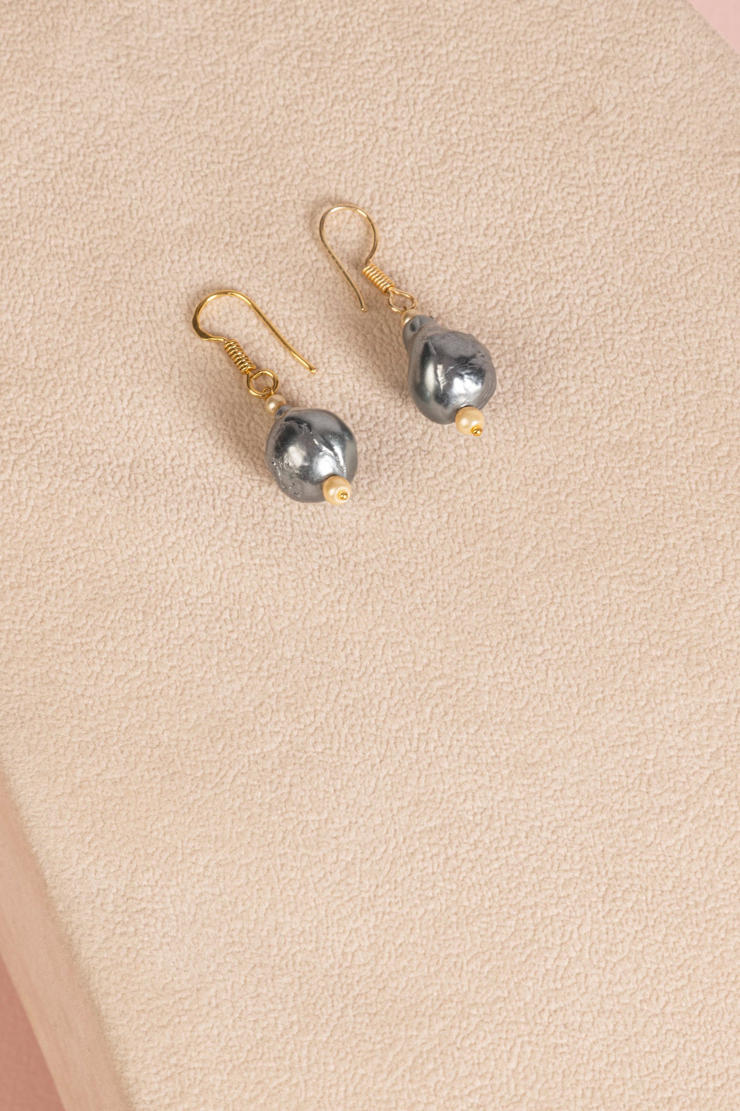 Baroque Pearl Necklace - Grey