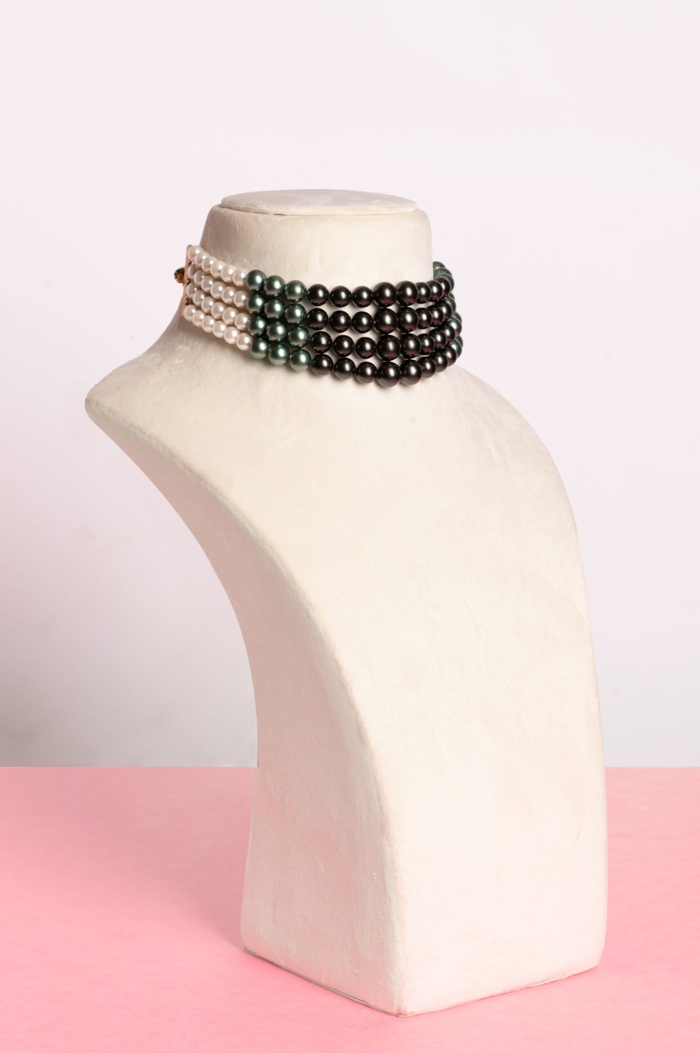 Shaded Pearl Choker