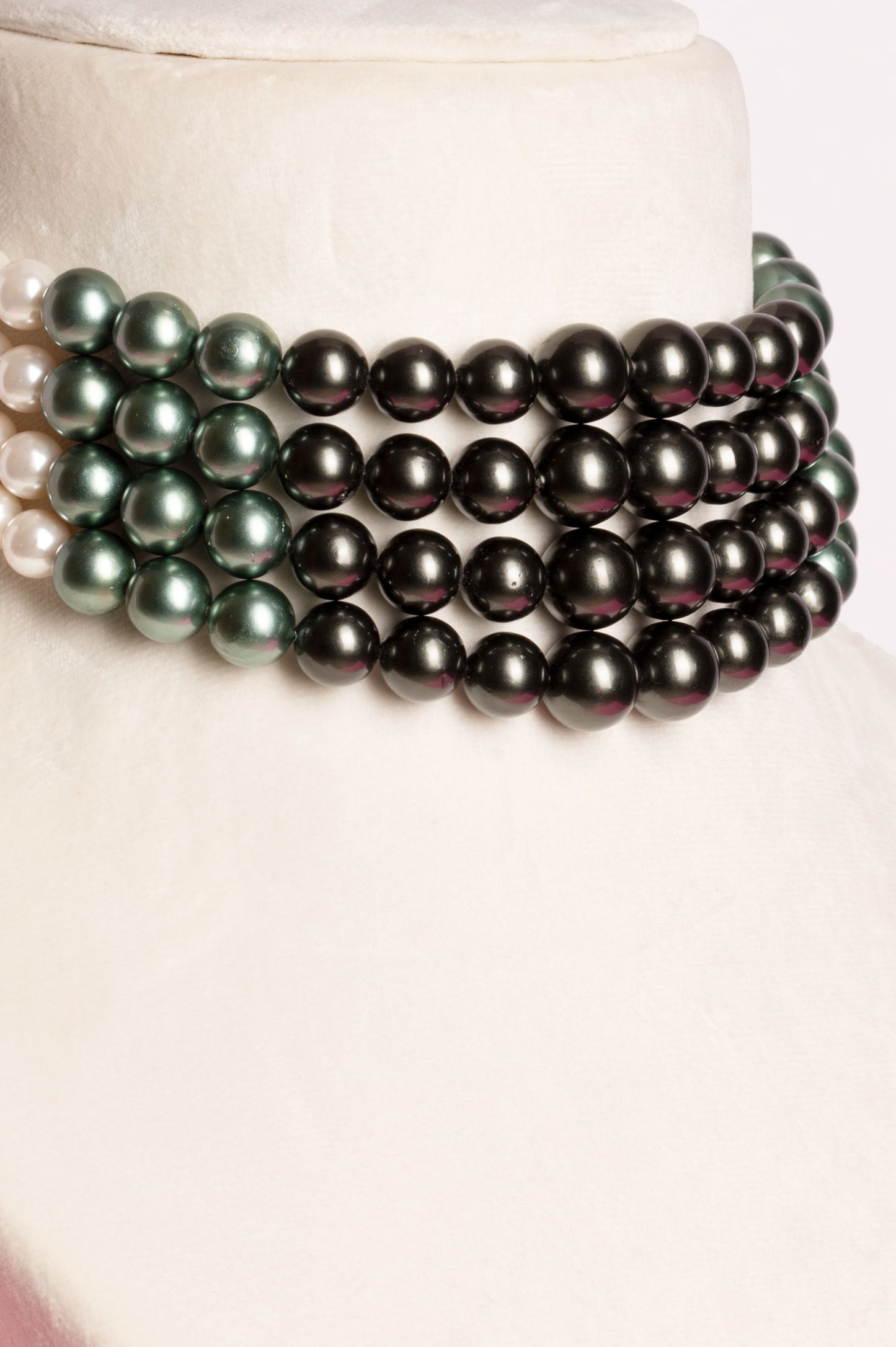 Shaded Pearl Choker