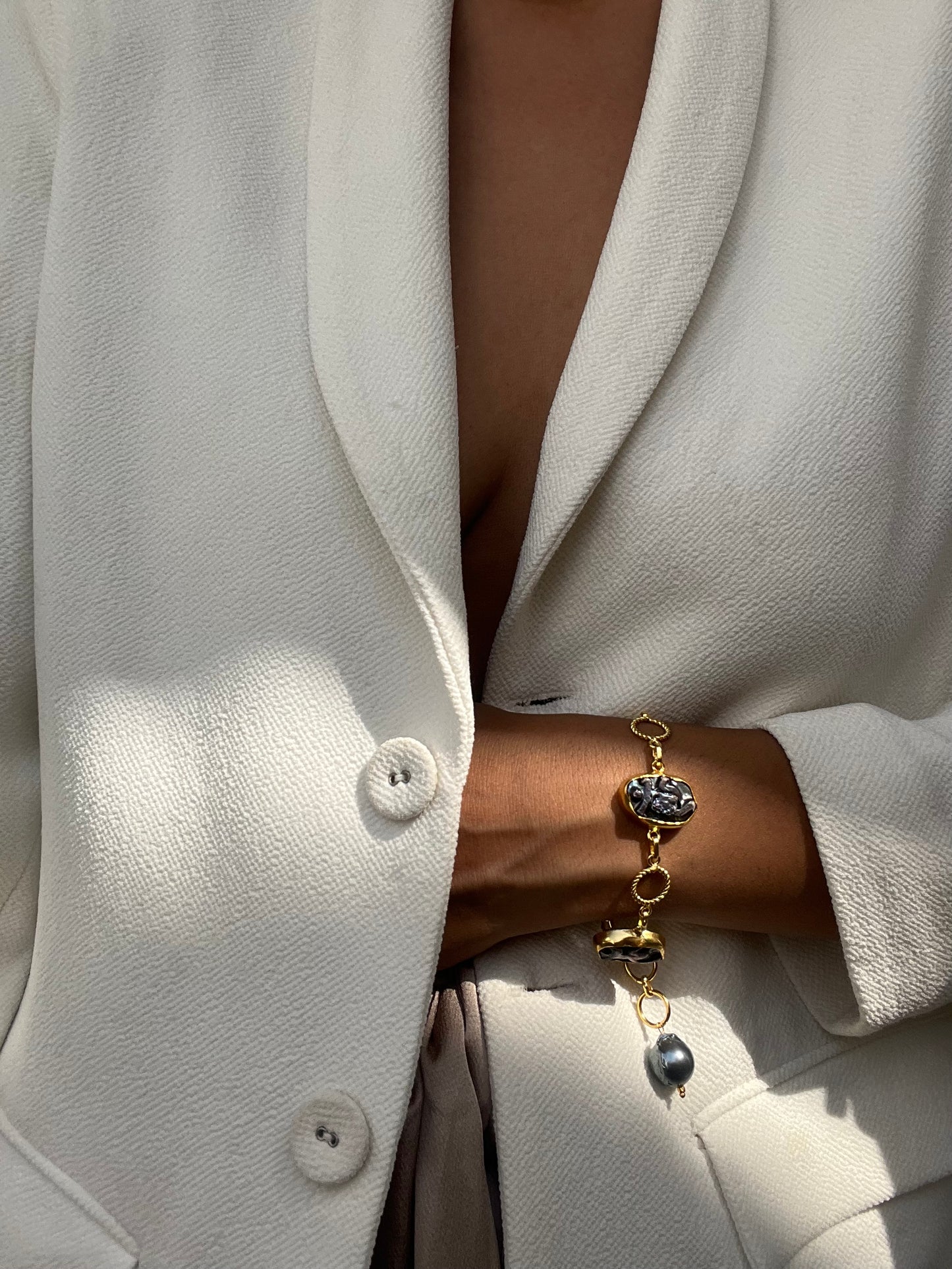 Baroque-studded bracelet – Grey