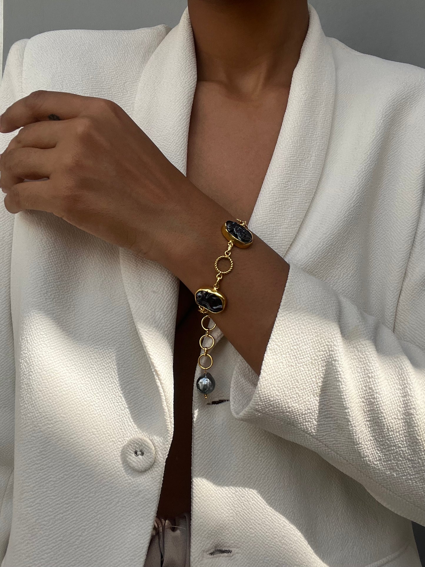 Baroque-studded bracelet – Grey